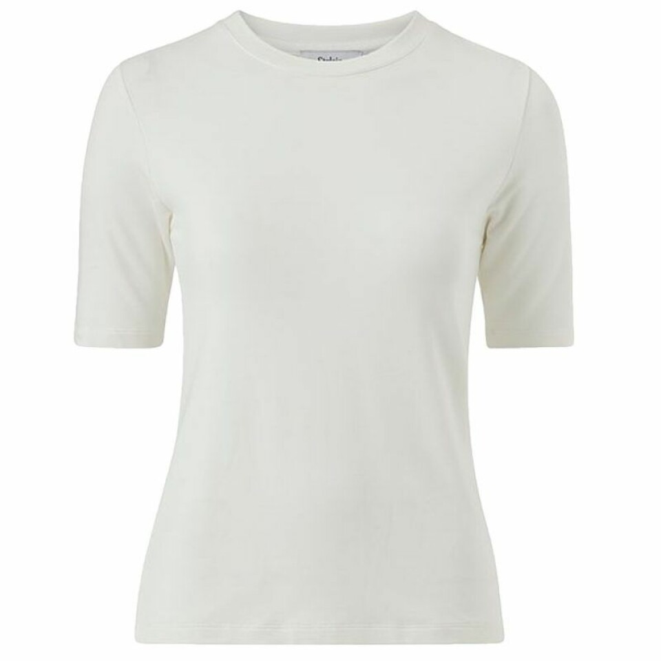 Vit t-shirt från Stylein. Kostar 349 kronor på rean. Här kan du fynda. Vit t-shirt från Stylein. Kostar 349 kronor på rean. Här kan du fynda.