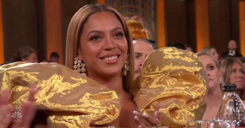 Beyoncé smög in på årets Golden Globe-gala 2020 men stal ändå showen i sin guldiga kreation. Beyoncé smög in på årets Golden Globe-gala 2020 men stal ändå showen i sin guldiga kreation.
