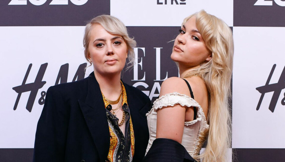 Tove Styrke med flickvännen på ELLE-galan 2020: ”Första röda mattan tillsammans”