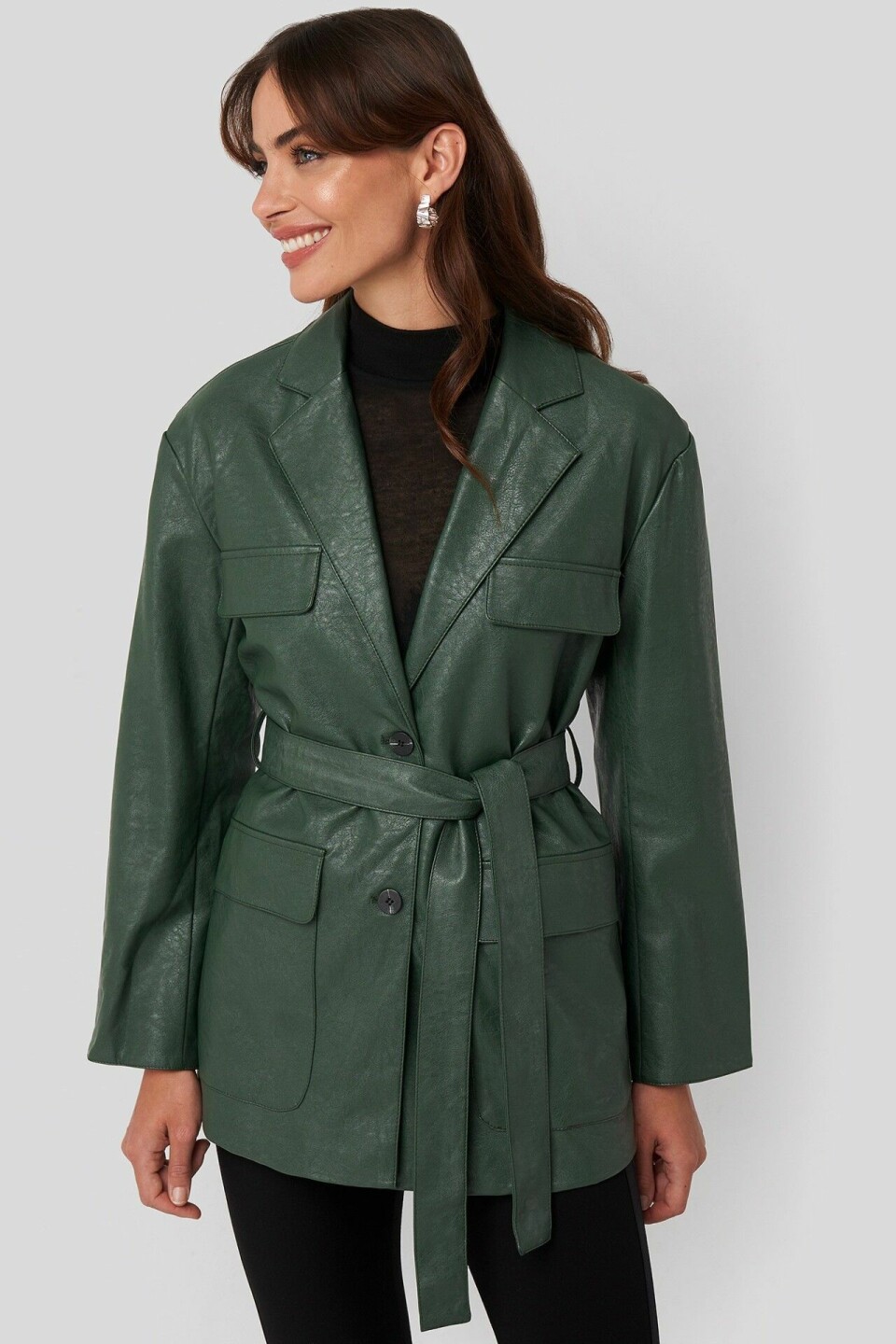 Vårmode 2020: Säsongens finaste plagg i konstläder