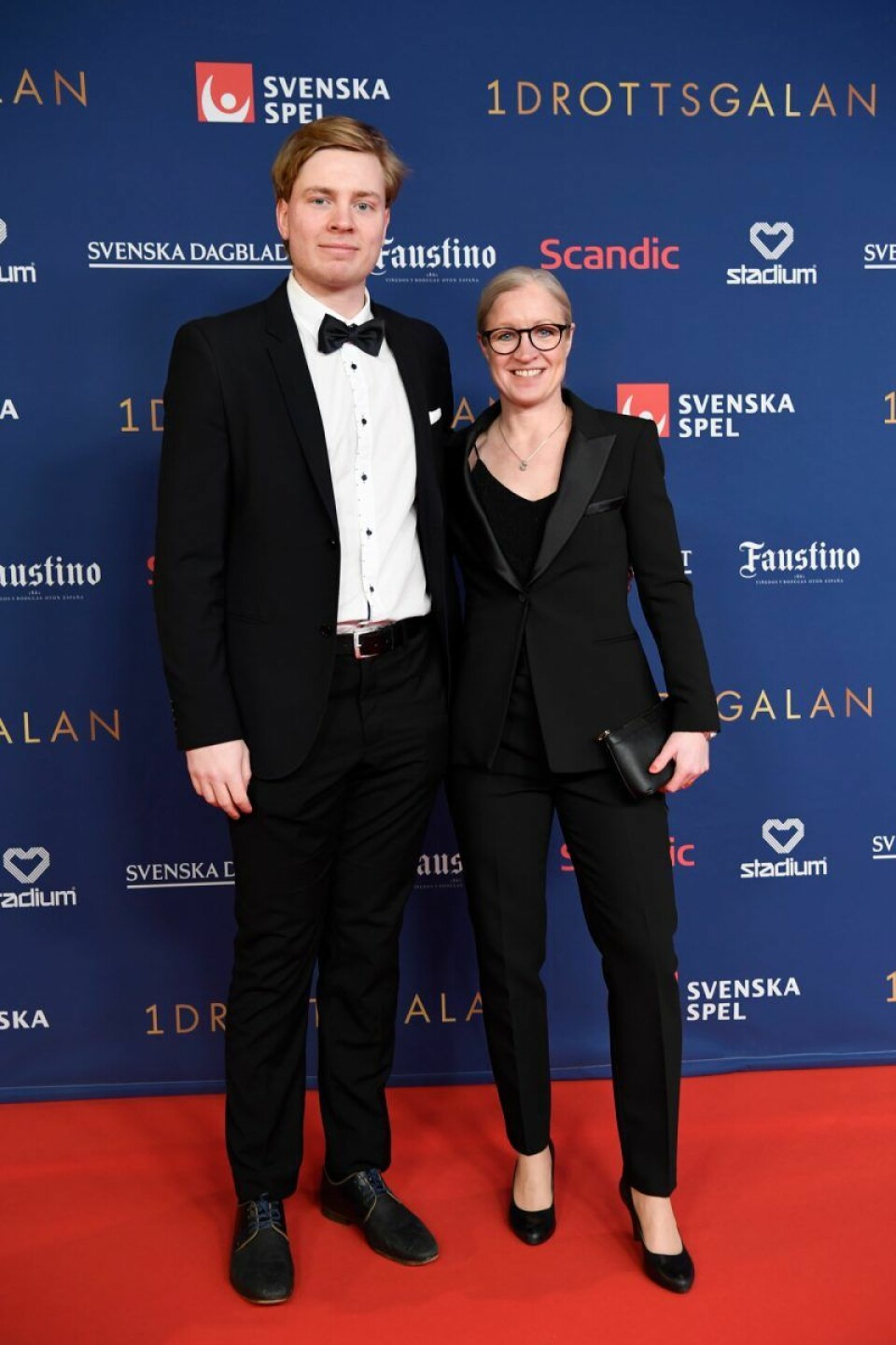 Victoria Sandell Svensson med sällskap. Victoria Sandell Svensson med sällskap.