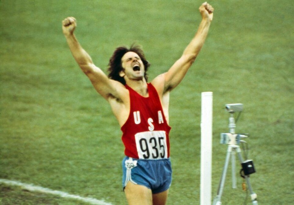 Bruce Jenner vinner OS-guld i tiokamp! Bruce Jenner vinner OS-guld i tiokamp!