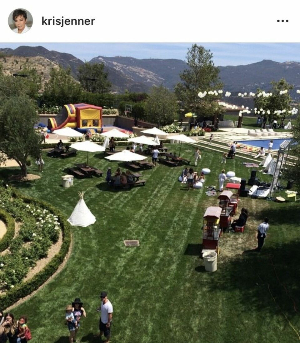 Kim Kardashian och Kanye West skapade Kidchella för sin dotter North. Bilden postades av mormor Kris Jenner på Instagram. Kim Kardashian och Kanye West skapade Kidchella för sin dotter North. Bilden postades av mormor Kris Jenner på Instagram.