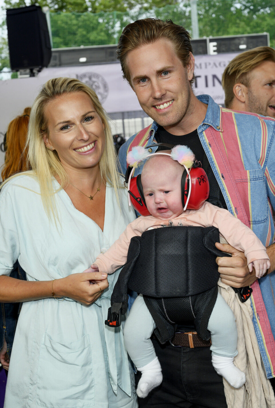 Makarna Tobias Bader och Danielle Kindahl med dottern Elle. Makarna Tobias Bader och Danielle Kindahl med dottern Elle.
