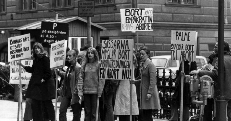 Grupp 8 demonstrerar för fri abort 1968. Grupp 8 demonstrerar för fri abort 1968.