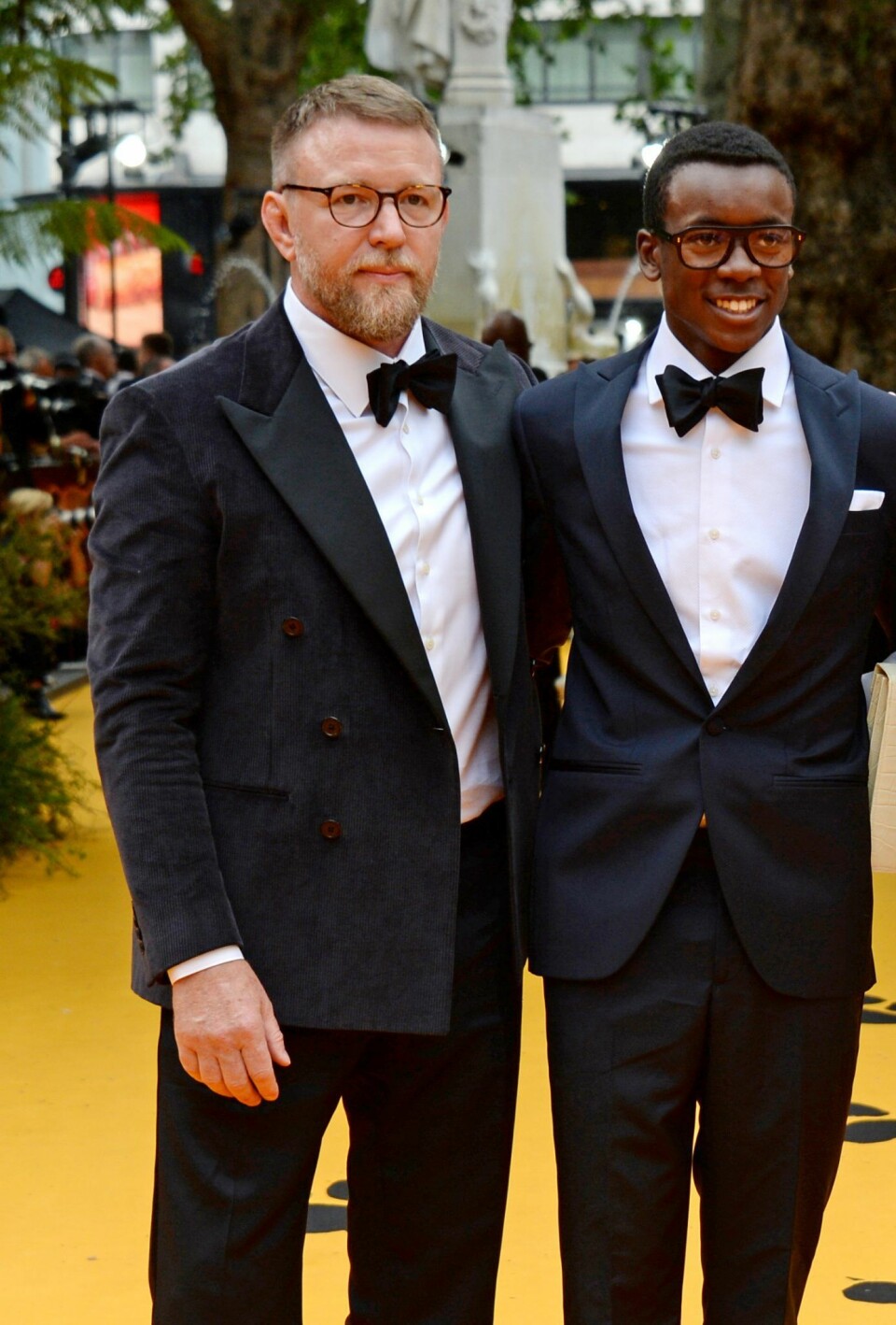 15-årige David Banda på premiär med pappa Guy Ritchie. 15-årige David Banda på premiär med pappa Guy Ritchie.