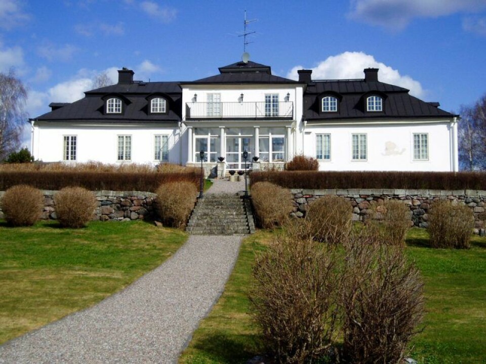 Tuna gård har 14 rum och en stor sjötomt. Perfekt för ett sommarbröllop! Foto: Udo Schröter. Tuna gård har 14 rum och en stor sjötomt. Perfekt för ett sommarbröllop! Foto: Udo Schröter.