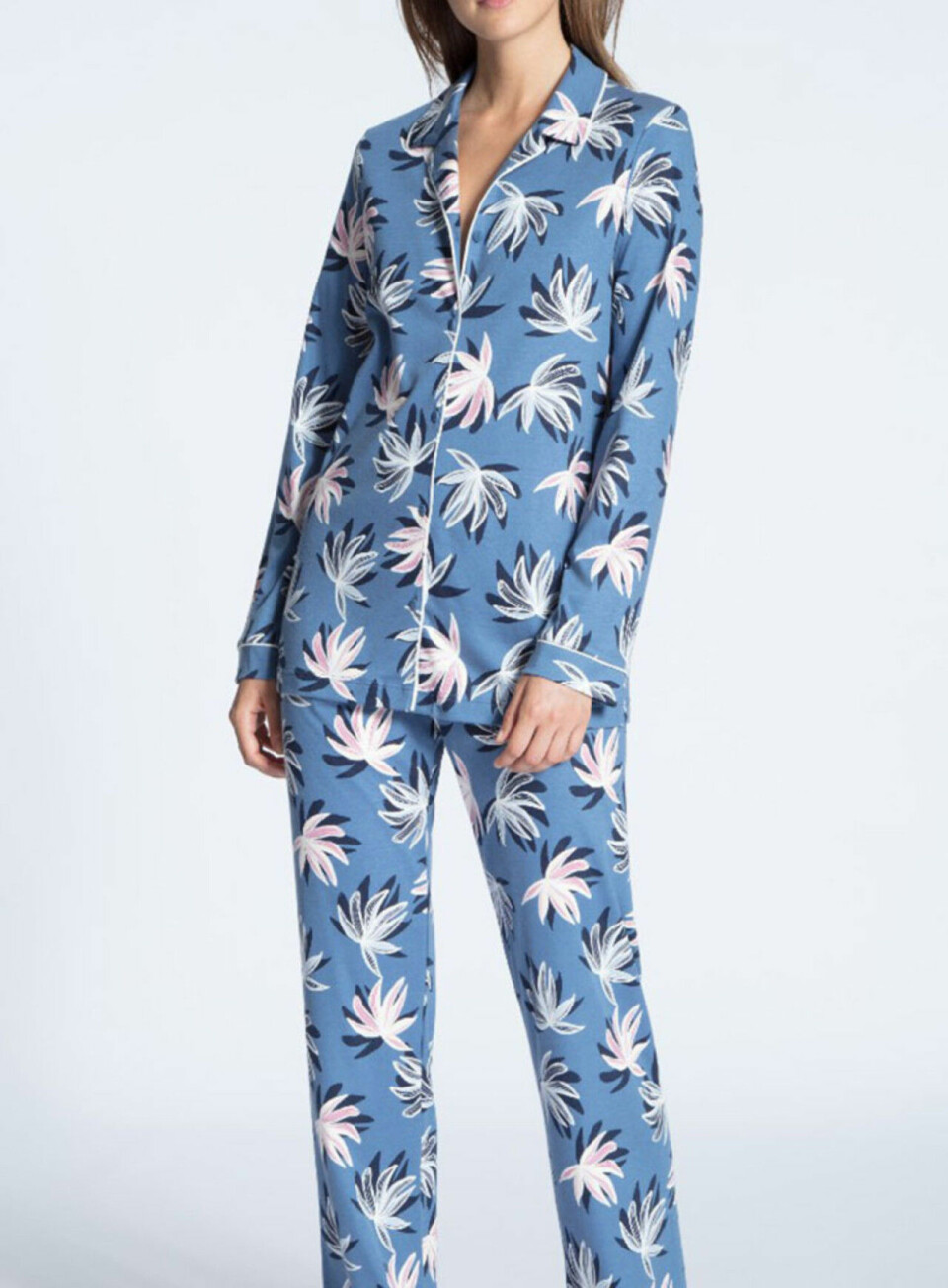 10 pyjamasset du inte behöver skämmas över på videomötet