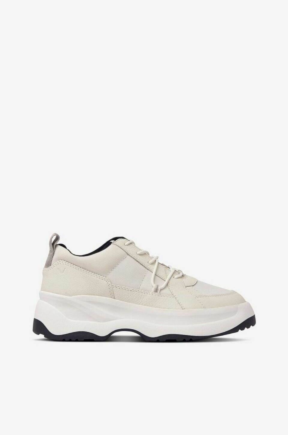 Sportiga sneakers att bära varje dag i vår och sommar