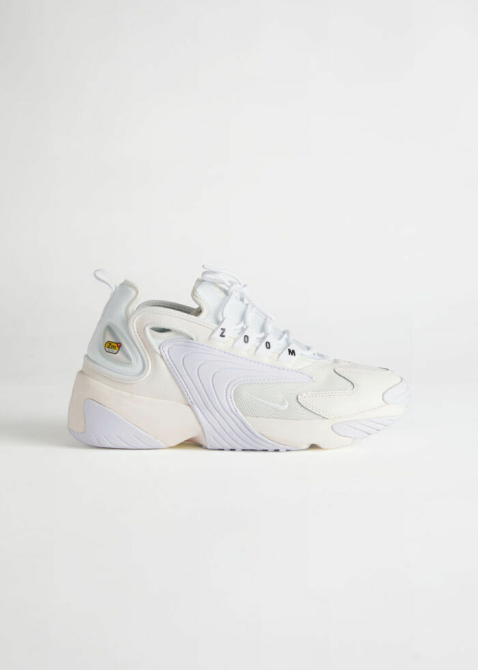 Sportiga sneakers att bära varje dag i vår och sommar