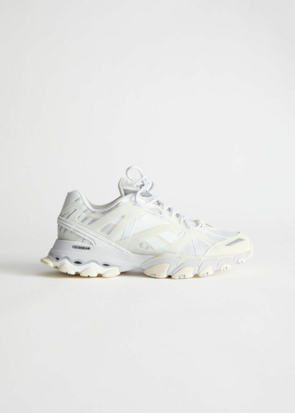 Sportiga sneakers att bära varje dag i vår och sommar