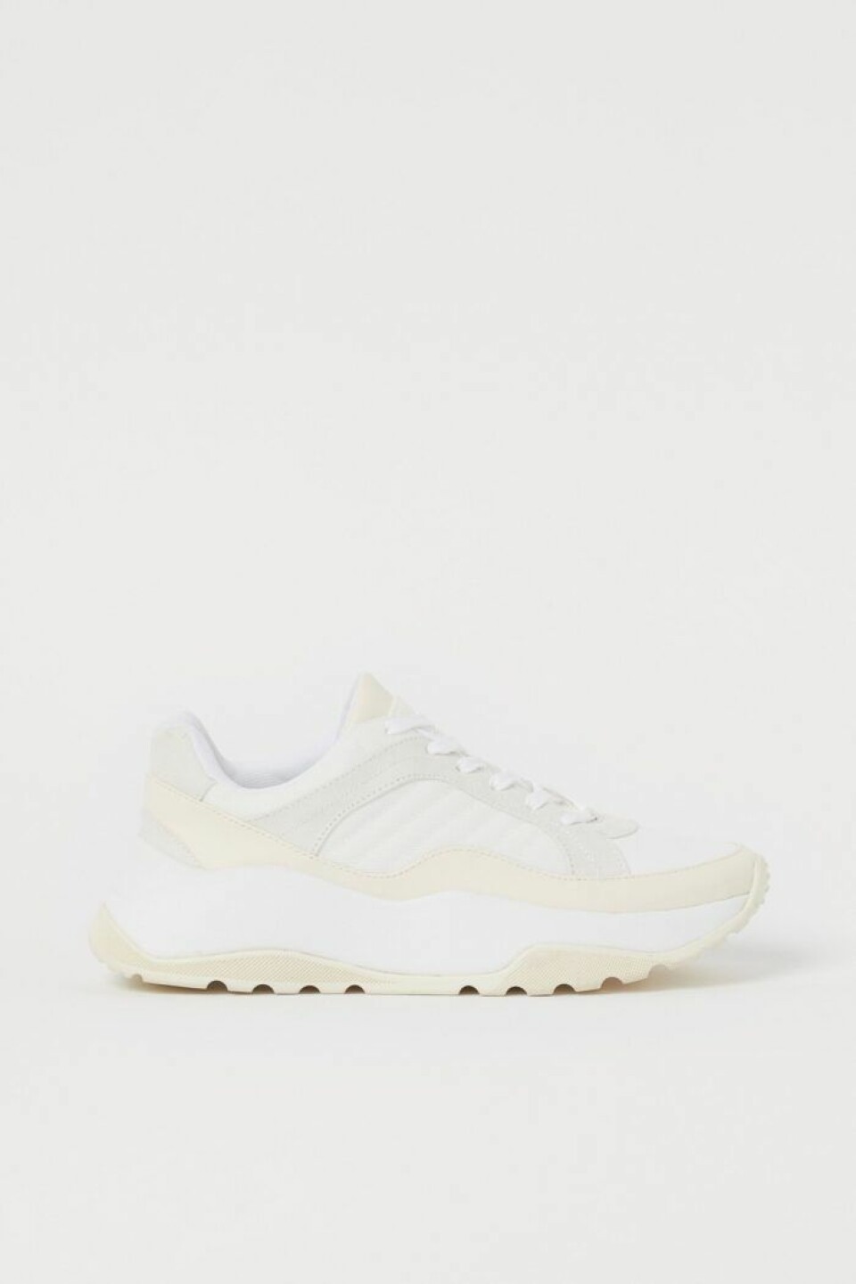 Sportiga sneakers att bära varje dag i vår och sommar