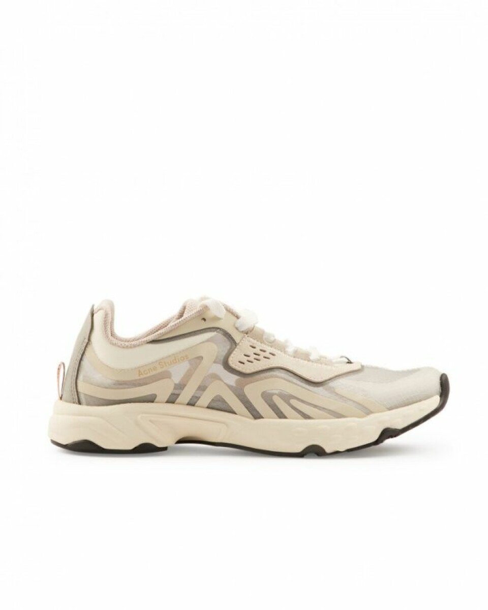 Sportiga sneakers att bära varje dag i vår och sommar