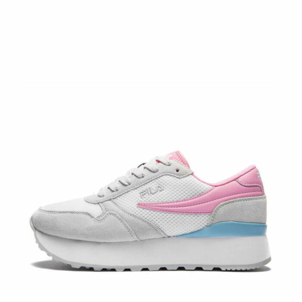 Sportiga sneakers att bära varje dag i vår och sommar