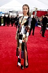 På Screen Actors Guild Awards 2016 valde Alicia Vikander att bära en lång paljettklänning.