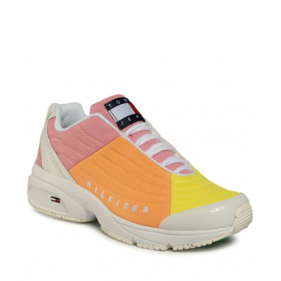 Sportiga sneakers att bära varje dag i vår och sommar
