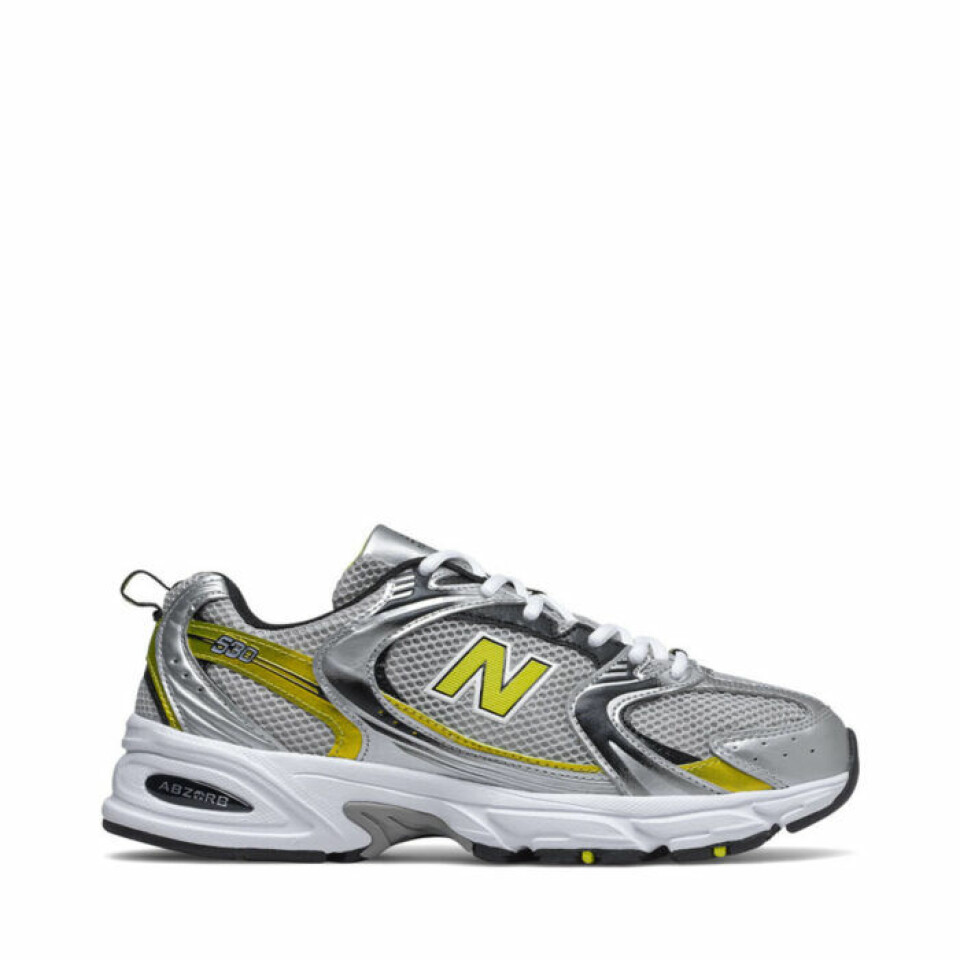 Sportiga sneakers att bära varje dag i vår och sommar