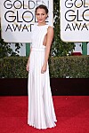På Golden Globe Awards 2016 valde Alicia Vikander en vit långklänning av Louis Vuitton.