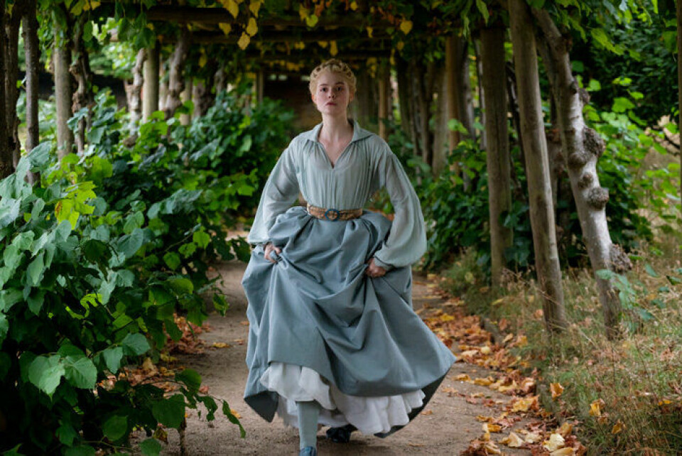 Elle Fanning spelar kejsarinnan Katarina i tv-serien The Great. Elle Fanning spelar kejsarinnan Katarina i tv-serien The Great.