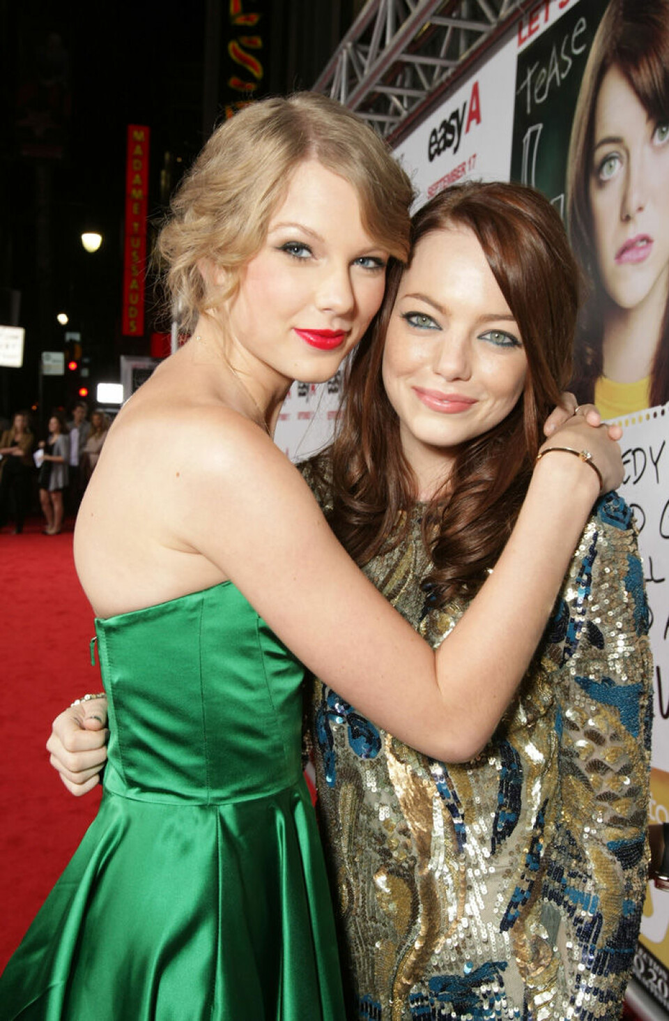 Taylor Swift och Emma Stone på filmpremiären av Easy A, 2010. Taylor Swift och Emma Stone på filmpremiären av Easy A, 2010.