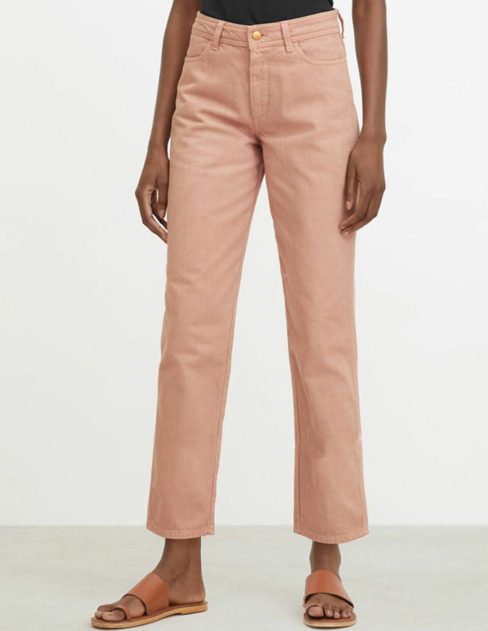 Trendiga jeans i beige, vitt och pastell att klicka hem