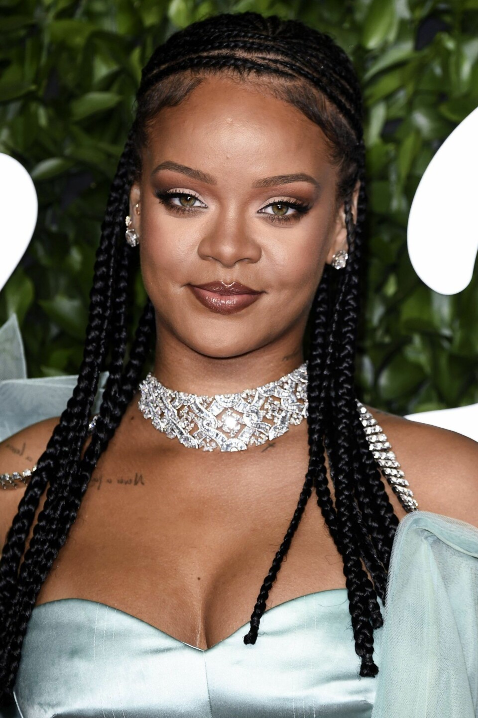 Rihanna är stjärnans mellannamn. Rihanna är stjärnans mellannamn.