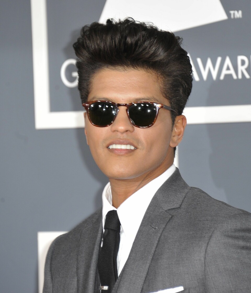 Bruno Mars ville inte att publiken skulle uppfatta honom som en latinoartist, och bytte därför ut sitt efternamn. Bruno Mars ville inte att publiken skulle uppfatta honom som en latinoartist, och bytte därför ut sitt efternamn.