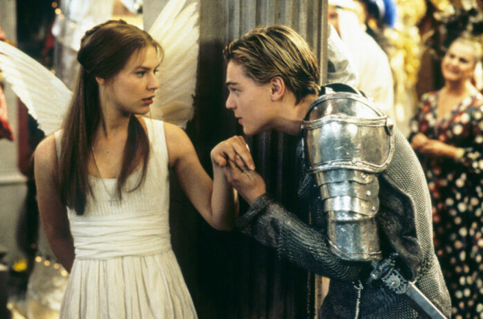 1600-talets Verona är utbytt mot fiktiva ”Verona Beach” i filmen. 1600-talets Verona är utbytt mot fiktiva ”Verona Beach” i filmen.