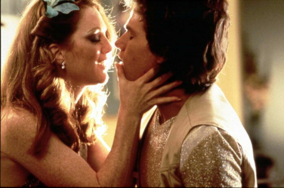Boogie Nights skildrar 70- och 80-talets porrindustri i Kalifornien. Boogie Nights skildrar 70- och 80-talets porrindustri i Kalifornien.