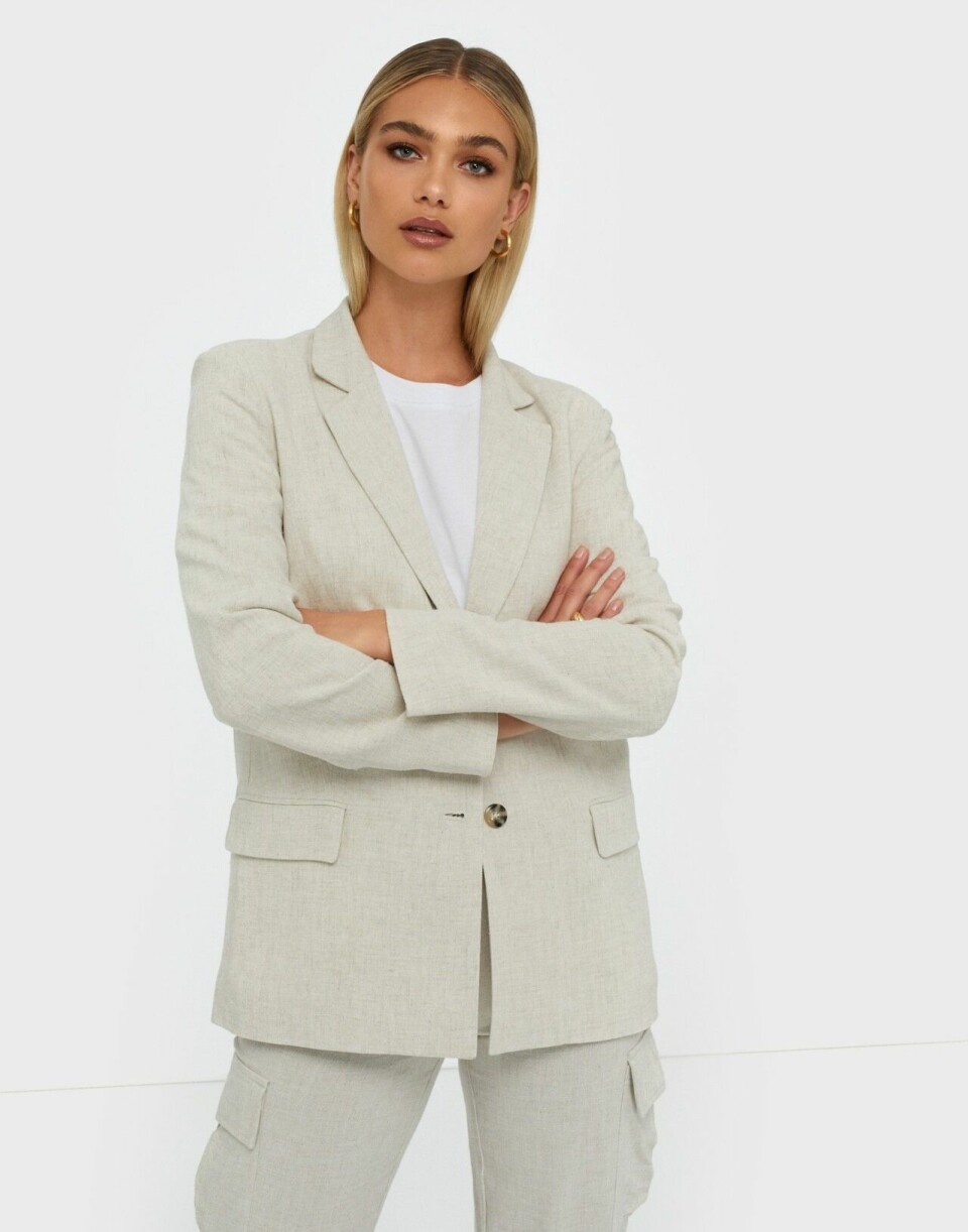 Oversized, linne och axelvaddar! Snygga kavajer till sommaren