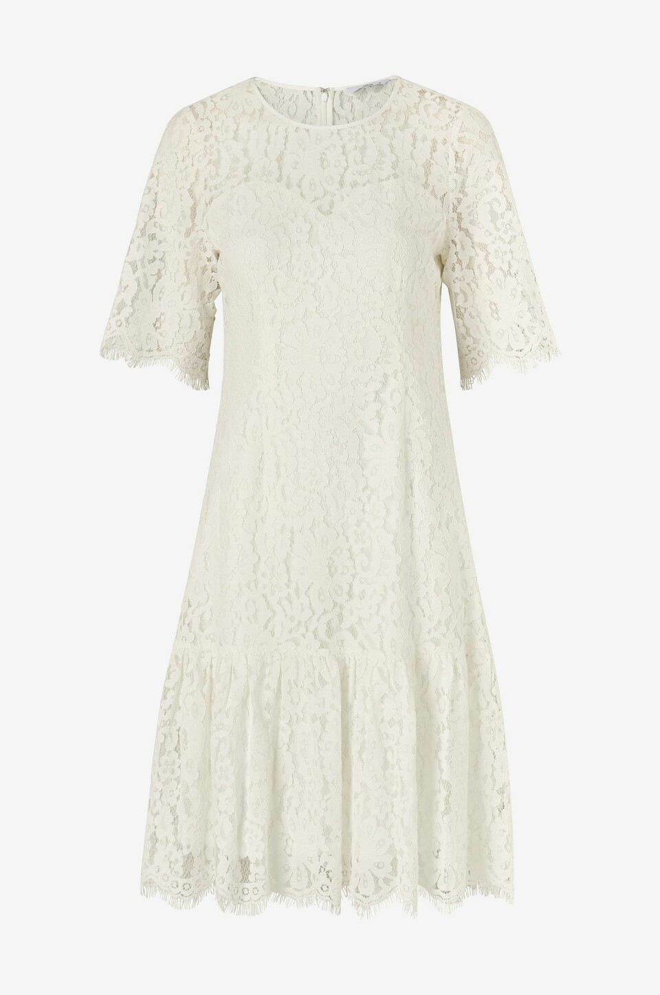 Enkla (och billiga) brudklänningar för en intim vigsel