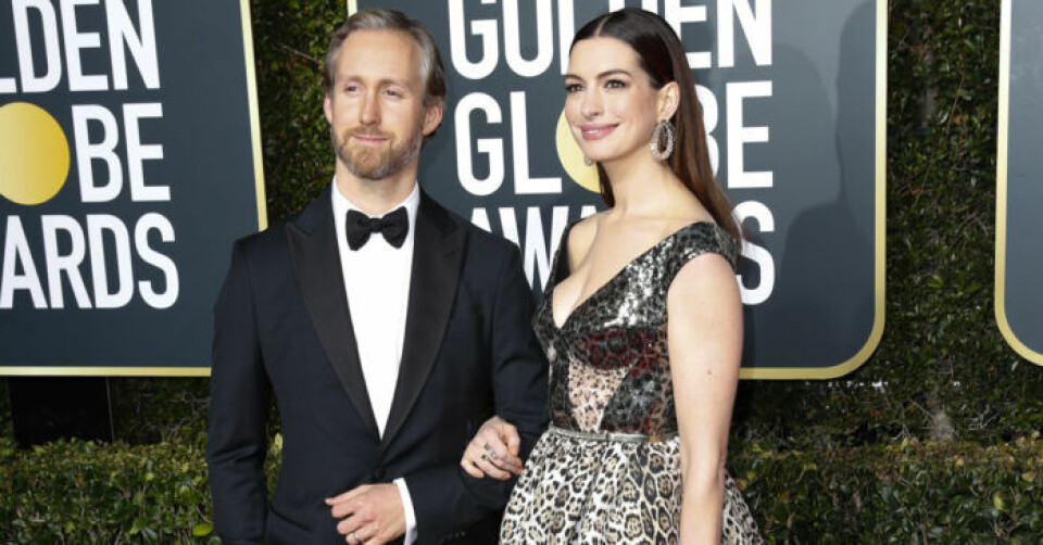 Anne Hathaway och Adam Shulman på en av få bilder från röda mattan. Anne Hathaway och Adam Shulman på en av få bilder från röda mattan.