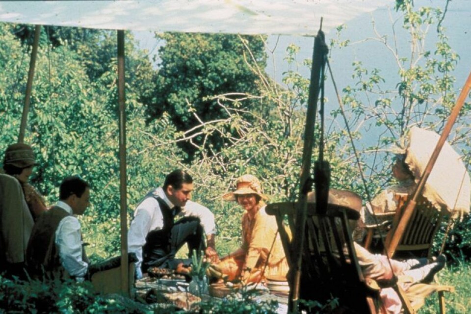 En förtrollad april spelades in på 90-talet och utspelar sig efter första världskriget. En förtrollad april spelades in på 90-talet och utspelar sig efter första världskriget.