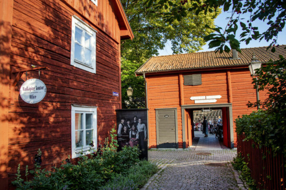 I Wadköping i Örebro kan du promenera runt bland gamla hus. I Wadköping i Örebro kan du promenera runt bland gamla hus.