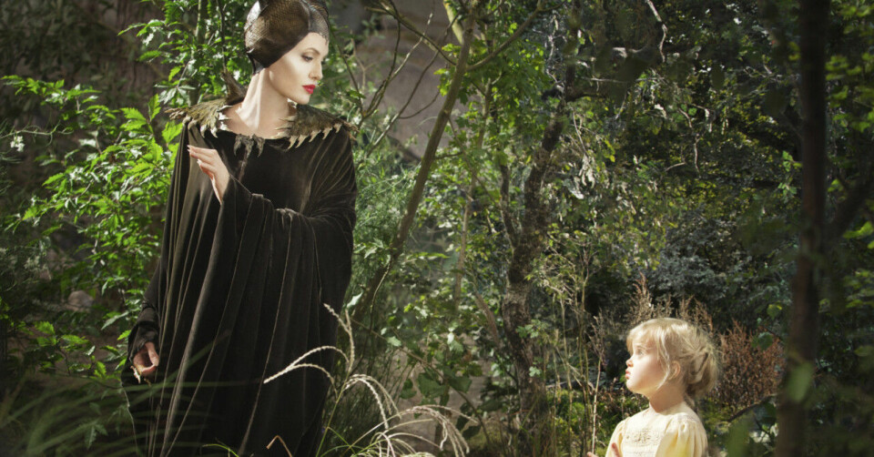 Angelina Jolies dotter Vivienne Jolie-Pitt vågade spela mot mamma i Maleficent trots den läskiga utstyrseln. Angelina Jolies dotter Vivienne Jolie-Pitt vågade spela mot mamma i Maleficent trots den läskiga utstyrseln.