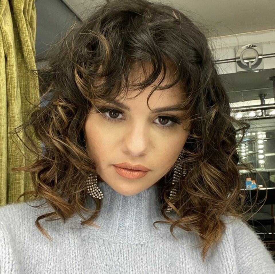 Selena Gomez i lockig lugg. Selena Gomez i lockig lugg.