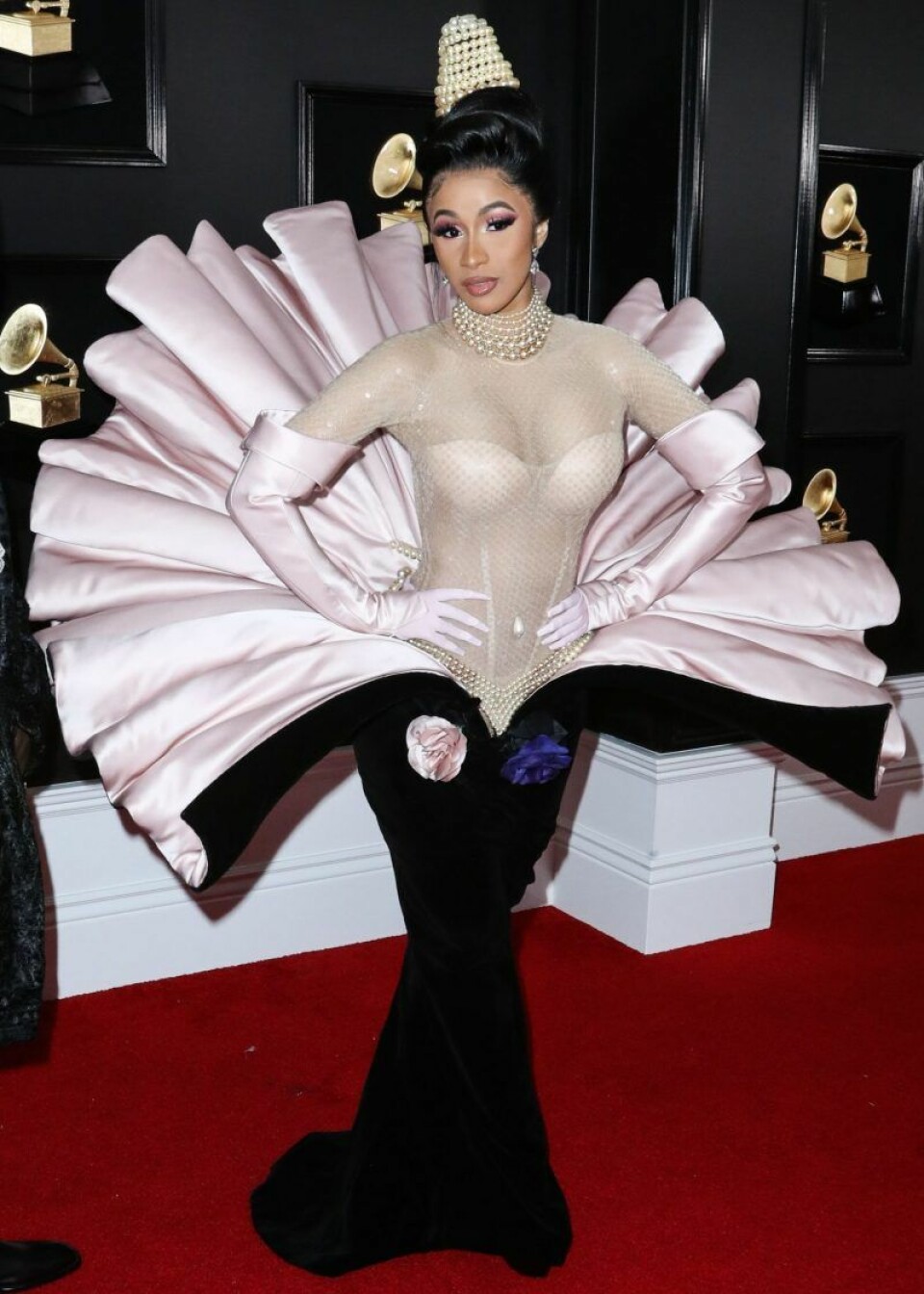 Cardi B i ostronklänningen på Grammy galan 2019. Cardi B i ostronklänningen på Grammy galan 2019.