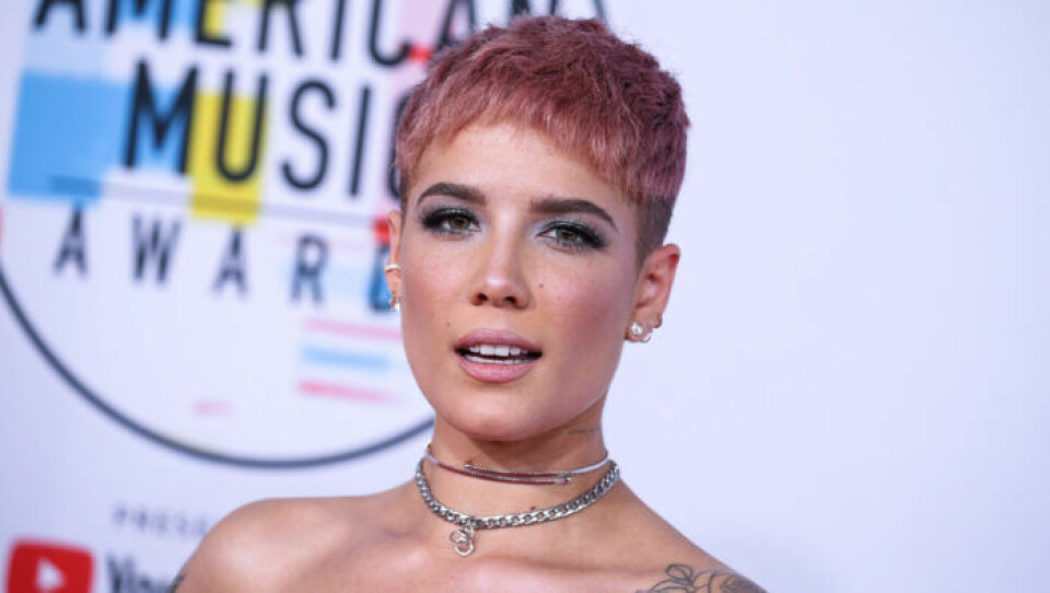 Halsey är bipolär. Halsey är bipolär.