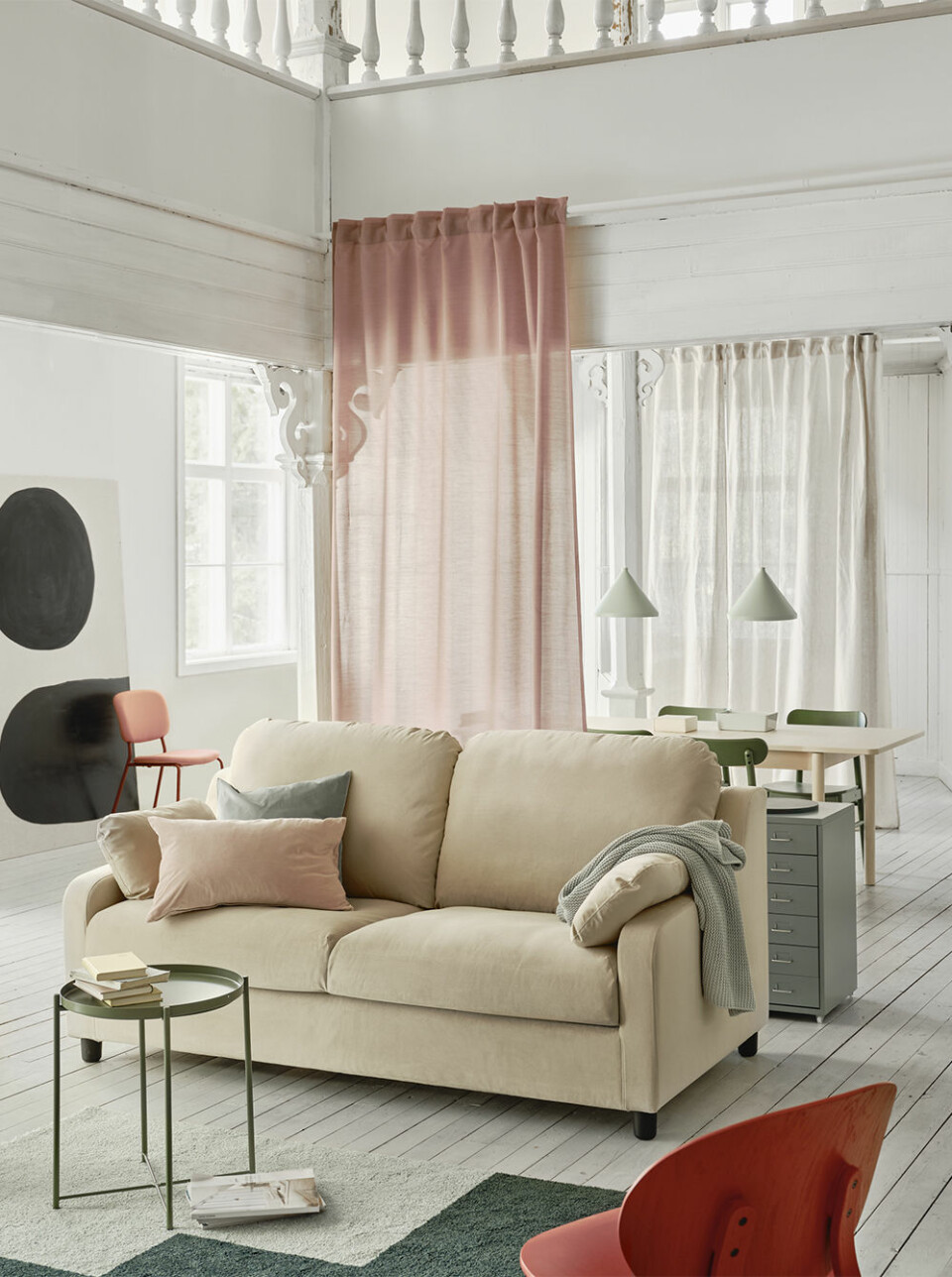 Hösten kommer med en ny soffa i återvunnen polyester hos Ikea. Hösten kommer med en ny soffa i återvunnen polyester hos Ikea.