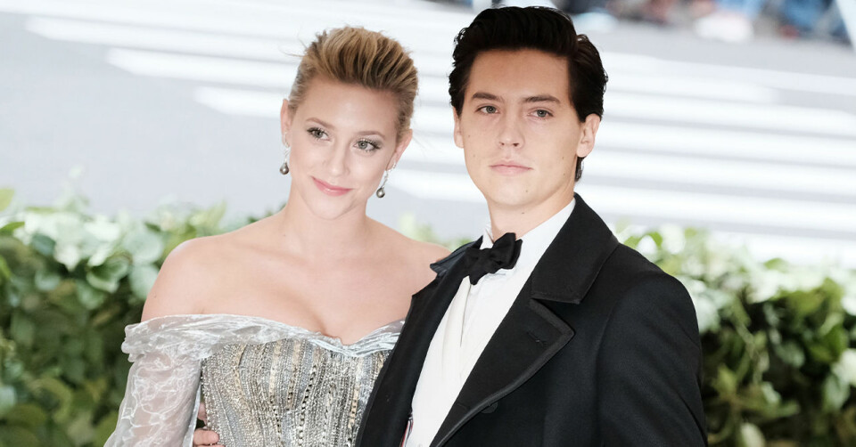 Lili Reinhart och Cole Sprouse avslutar sin relation. Lili Reinhart och Cole Sprouse avslutar sin relation.