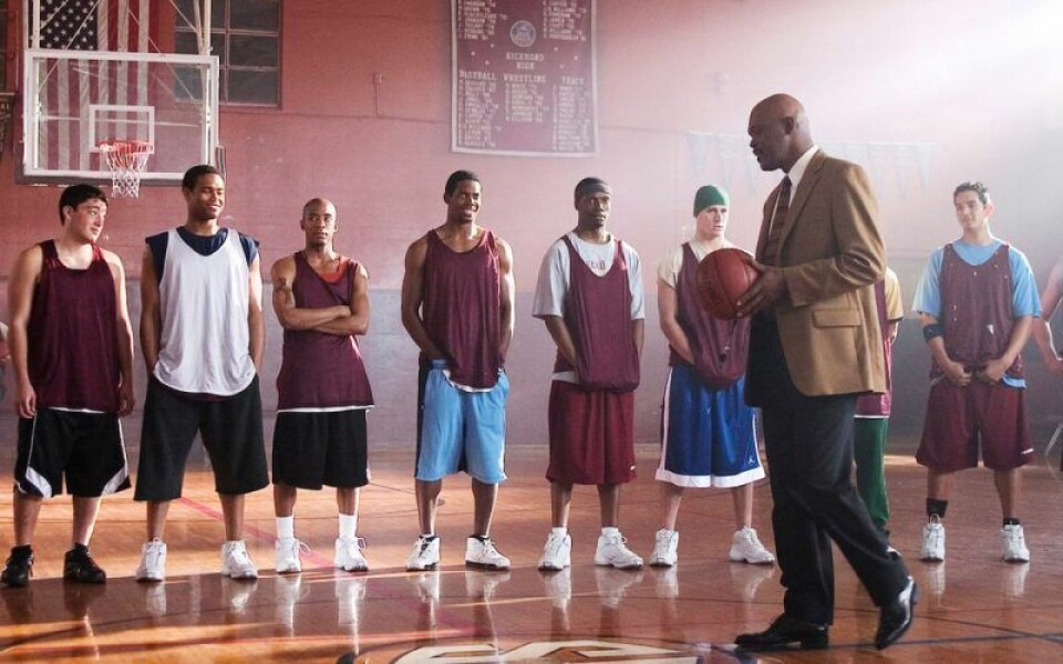 Coach Carter lär spelarna hur de inte ska dribbla bort plugget. Coach Carter lär spelarna hur de inte ska dribbla bort plugget.