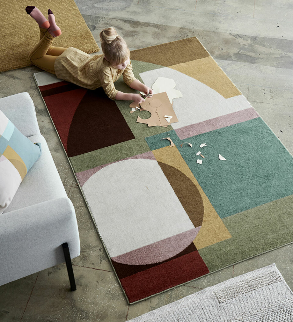 Mattan Stenmätare har fått sin inspiration från Bauhaus-stilen. Mattan Stenmätare har fått sin inspiration från Bauhaus-stilen.