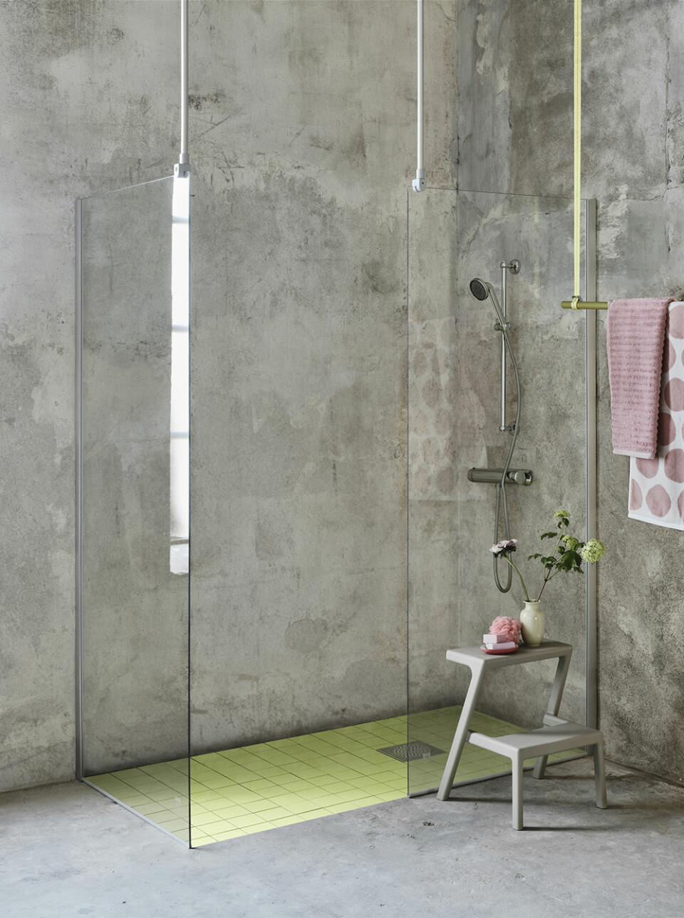 Ikea lanserar även duschväggarna Oppejen i tunt, men tåligt glas. Ikea lanserar även duschväggarna Oppejen i tunt, men tåligt glas.