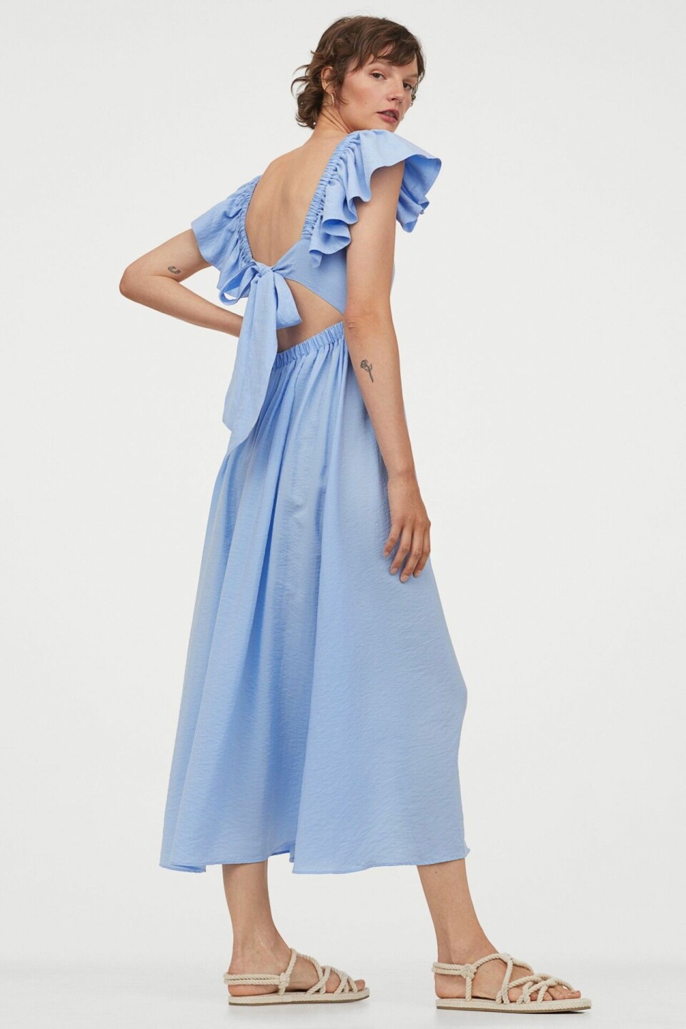 Blusar, toppar och klänningar med trendig knytdetalj