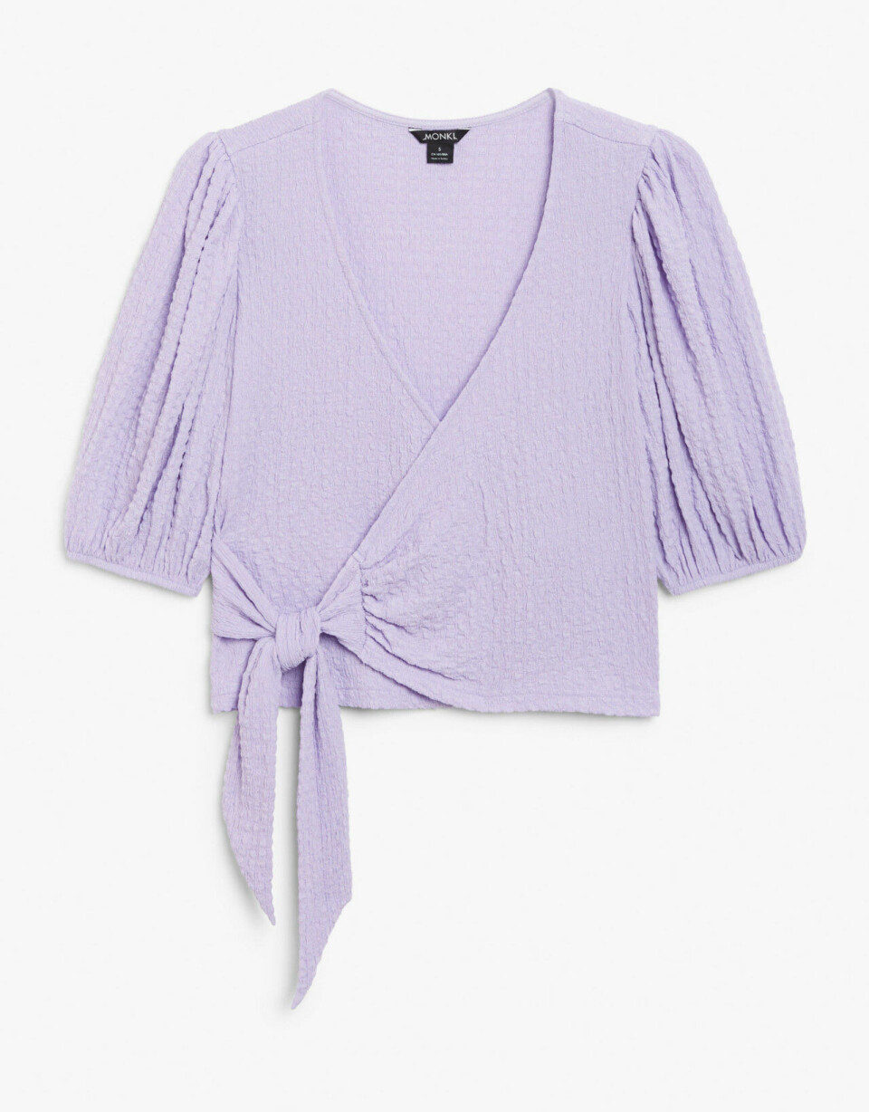 Blusar, toppar och klänningar med trendig knytdetalj