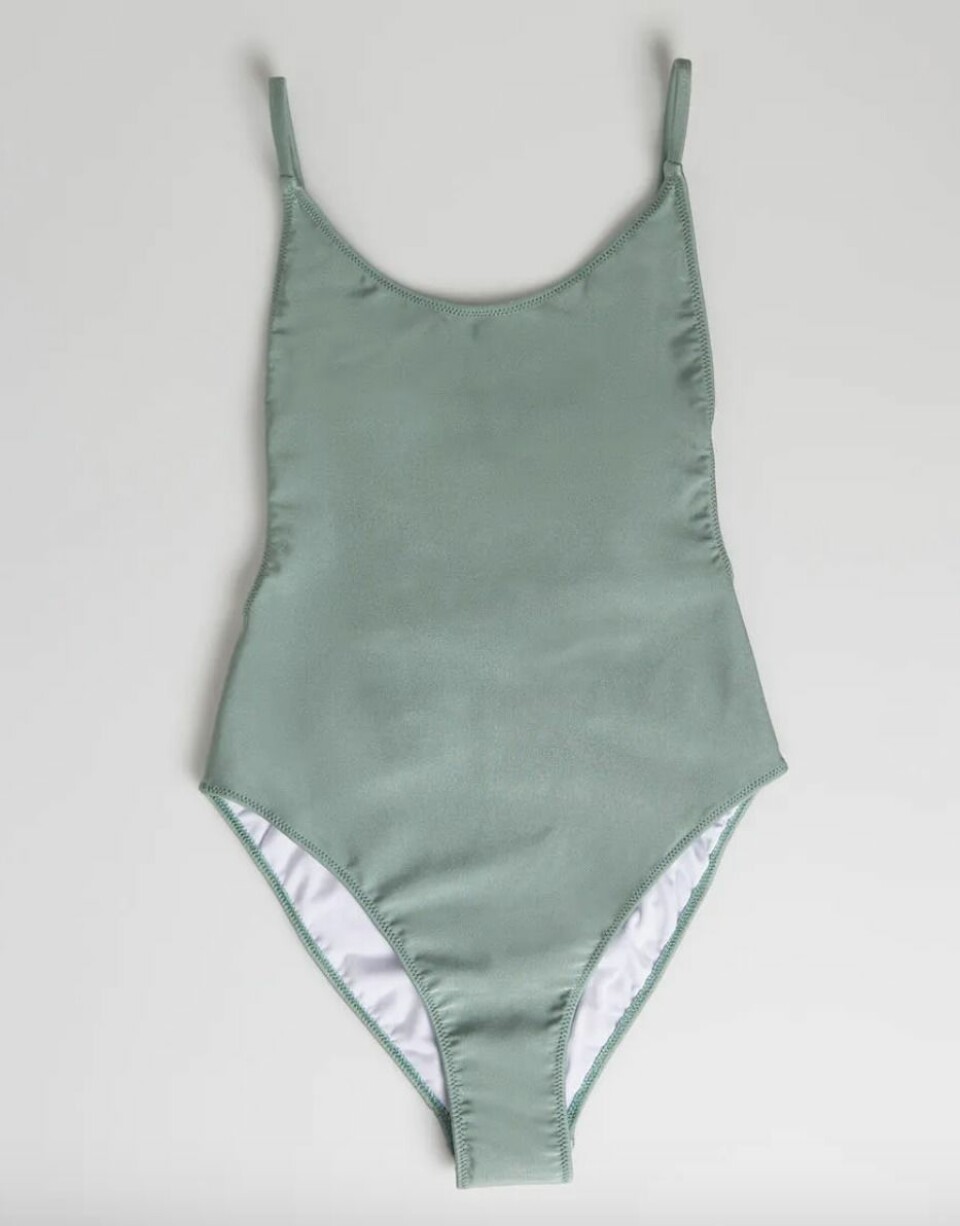 Badkläder på rea – bikinis och baddräkter med röd prislapp