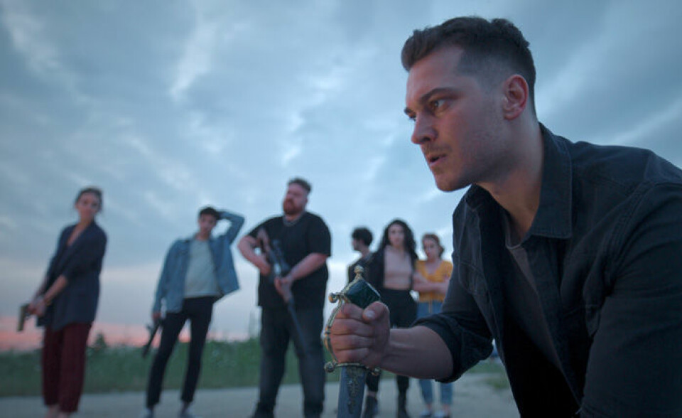 Çagatay Ulusoy spelar huvudrollen i The Protector. Çagatay Ulusoy spelar huvudrollen i The Protector.