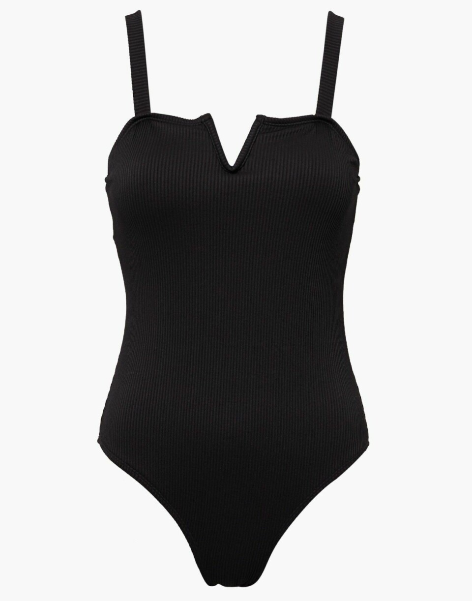 Badkläder på rea – bikinis och baddräkter med röd prislapp