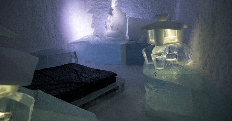 Svalka dig inne på ishotellet i Jukkasjärvi. Svalka dig inne på ishotellet i Jukkasjärvi.