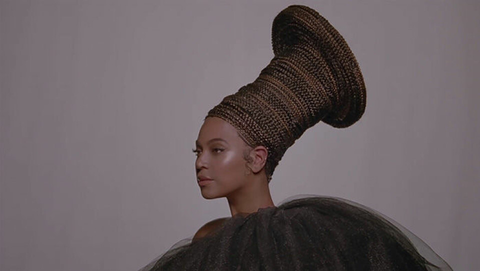 Black Is King är Beyoncés nya visuella album. Black Is King är Beyoncés nya visuella album.